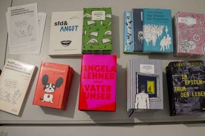 büchertisch_by ögfl.jpeg